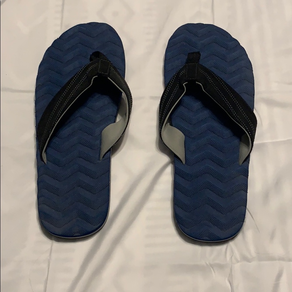 Never worn Men’s size 13 flip flops.